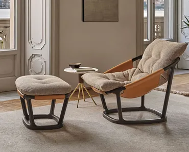 Pouf Amarantha in cuoietto con cuscino imbottito di Porada