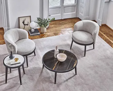 Tavolino rotondo Bignè in massello di frassino con piano in legno o marmo di Porada