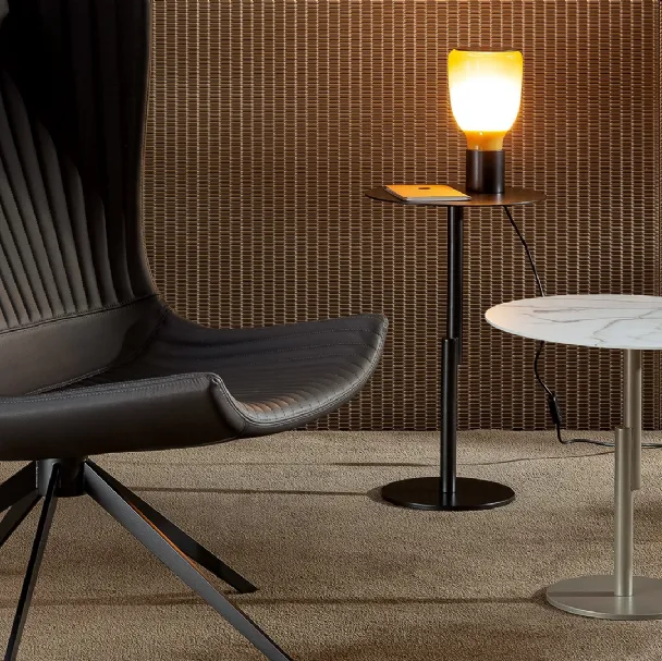 Tavolino rotondo Innesti con top in ceramica e base in metallo di Bonaldo