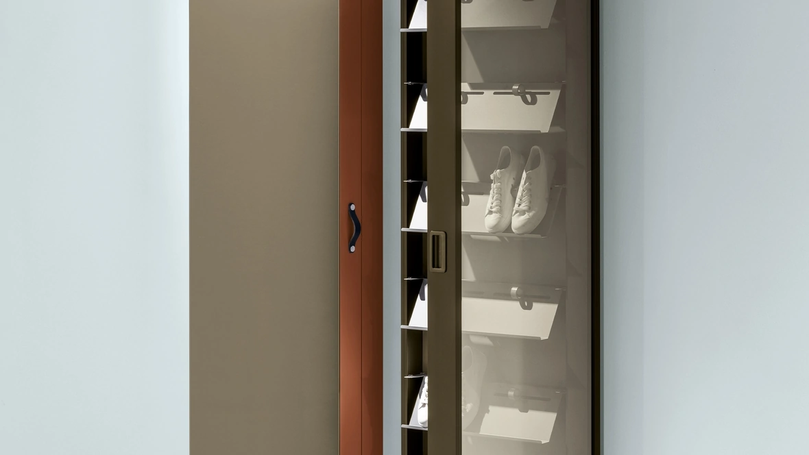 Scarpiera specchiera Box di Kristalia