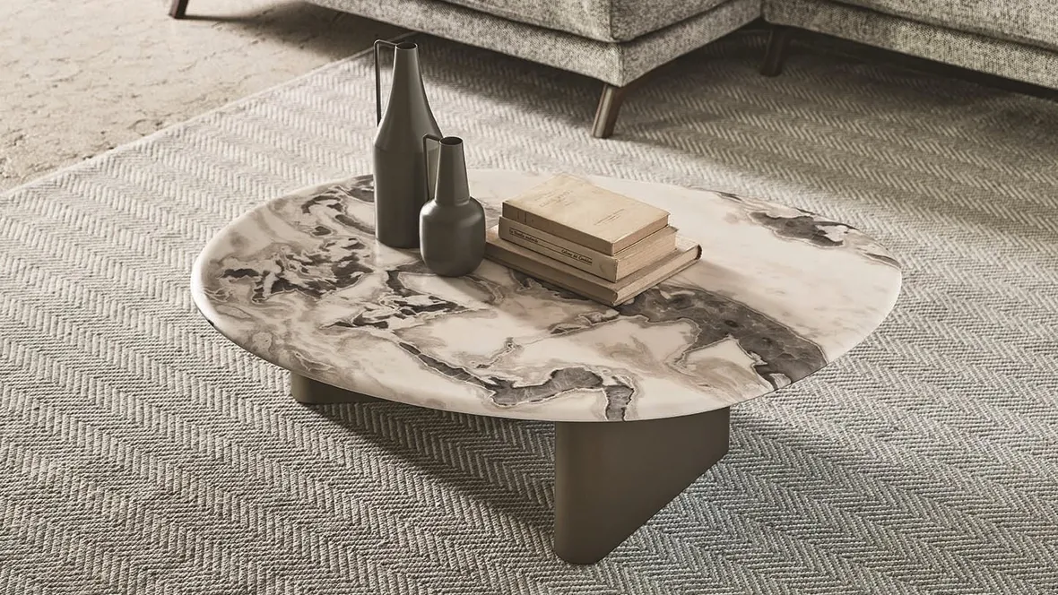 Tavolino in marmo con base in legno laccato Callisto di Porada