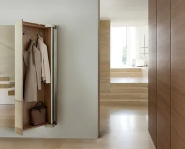 Appendiabiti in legno con specchio frontale Camper di Porada