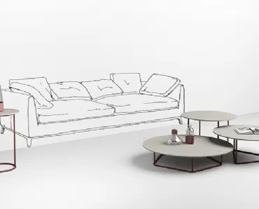 Tavolini con top in cemento bianco Circus di Minotti Italia
