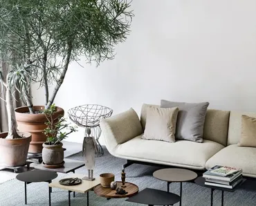 Tavolini Constellations in laccato e legno con struttura in metallo di Kristalia