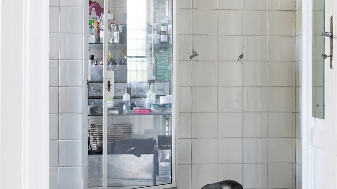 Tavolino contenitore in polipropilene nero Degree di Kristalia