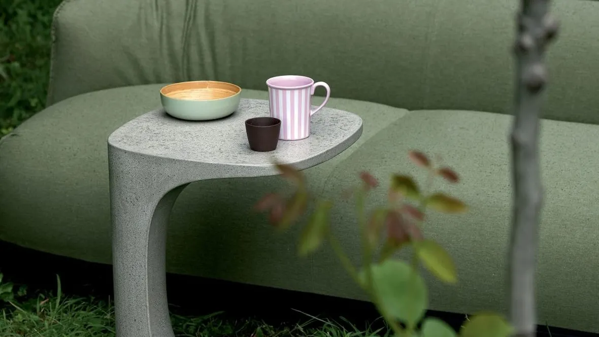 Tavolino Font in cemento di Kristalia