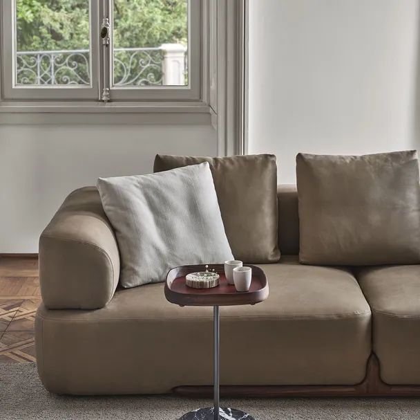 Tavolio Fritz 7 in cuoietto e legno di Porada