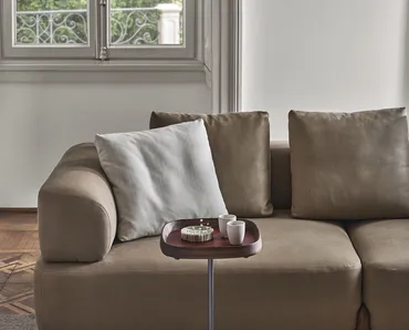 Tavolio Fritz 7 in cuoietto e legno di Porada