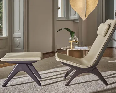 Pouf Koko in pelle e legno di Porada