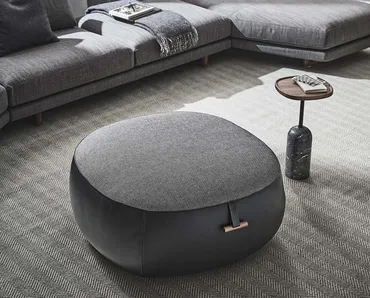 Pouf in pelle e tessuto Lagom di Porada