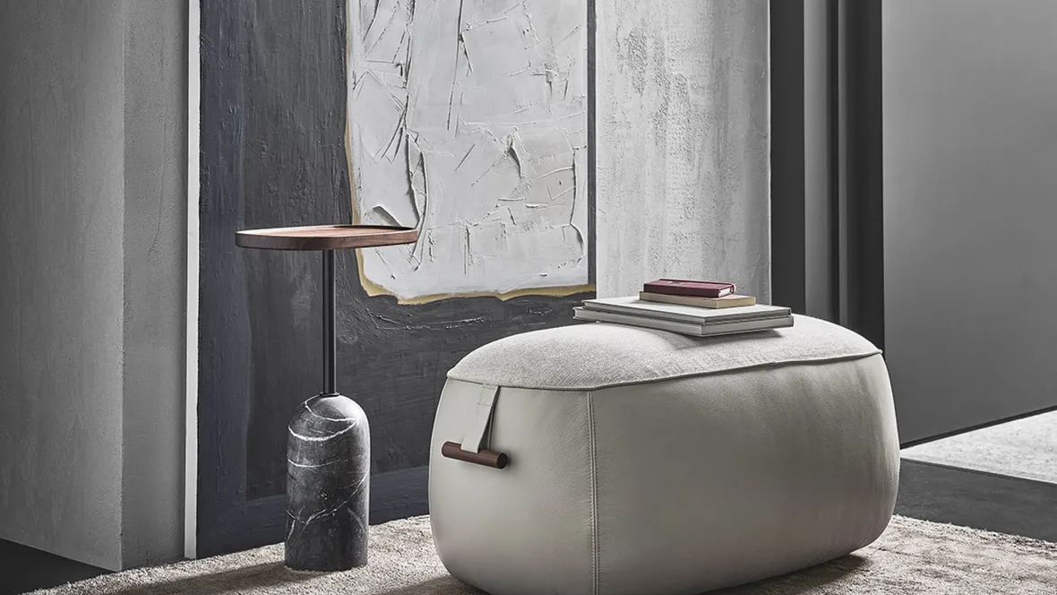 Pouf in pelle e tessuto Lagom di Porada
