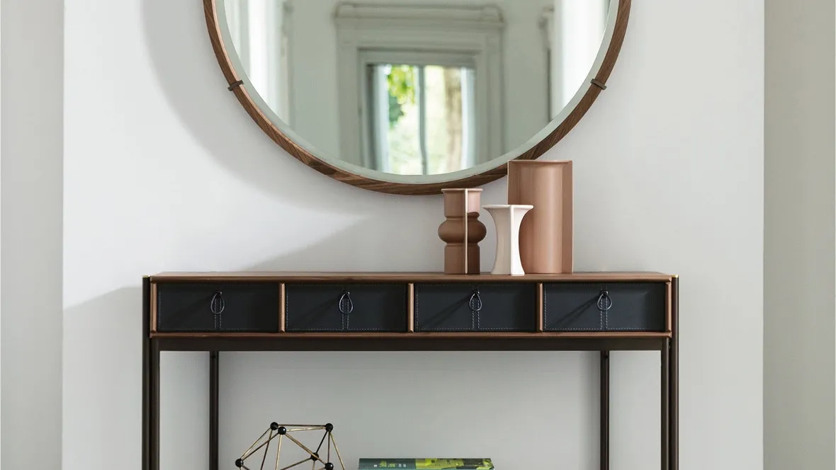 Specchio tondo con cornice in massello di noce e inserti in ottone Levante di Porada