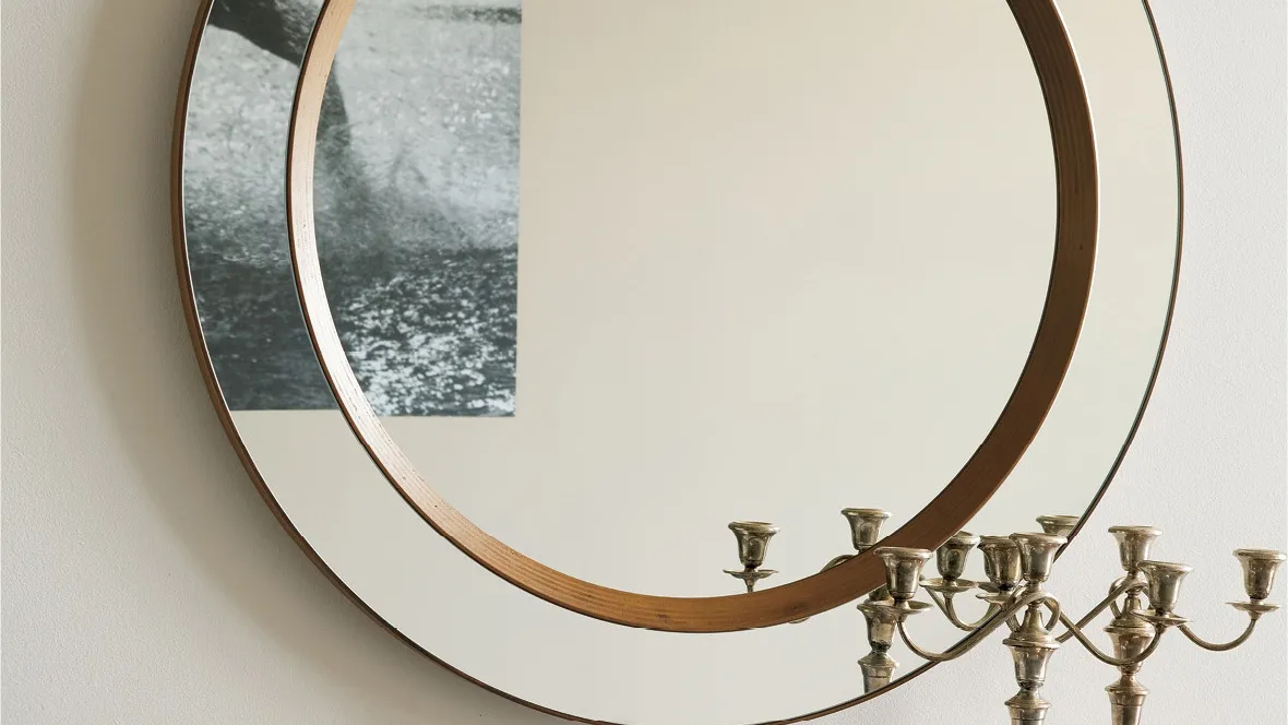 Specchio Miss Tondo con cornice in legno di Porada