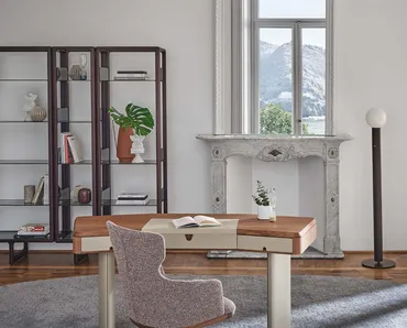 Scrittoio Moty in noce e cuoietto di Porada