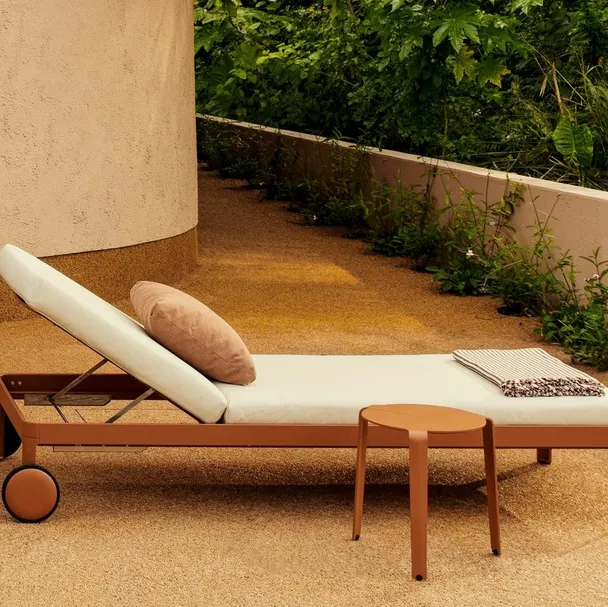 Tavolino impilabile in alluminio Palette di Kristalia