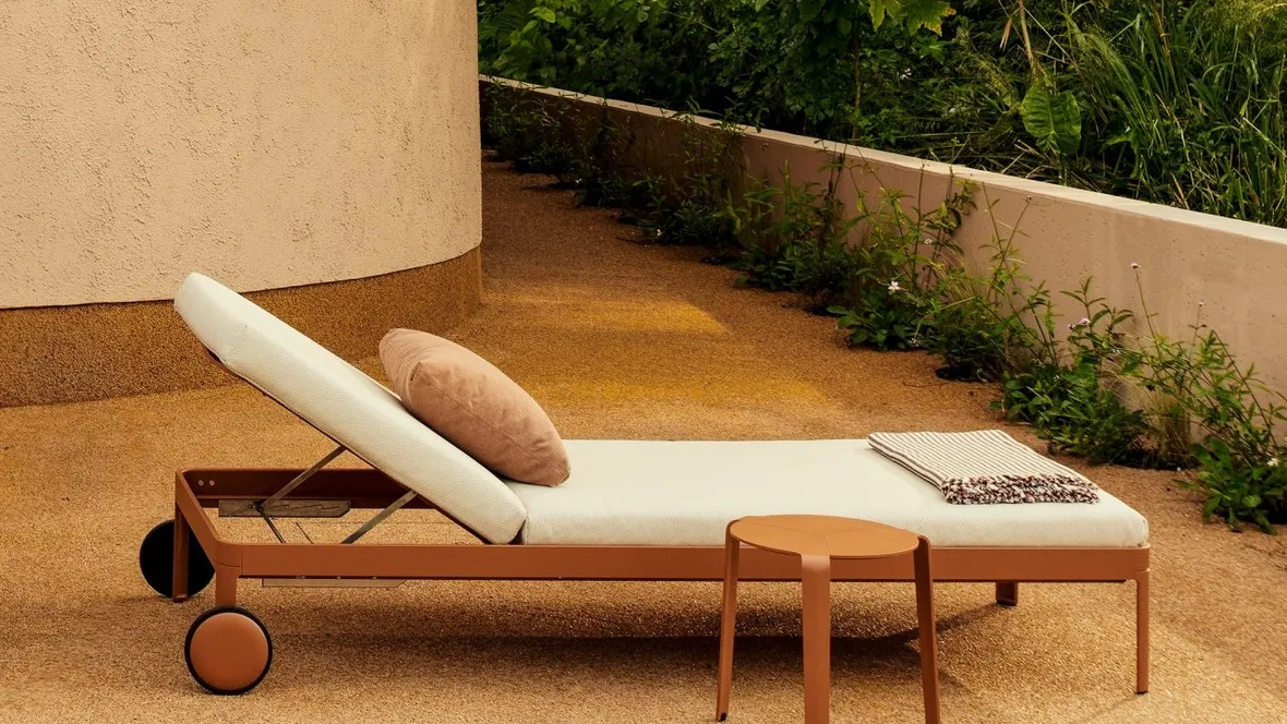 Tavolino impilabile in alluminio Palette di Kristalia