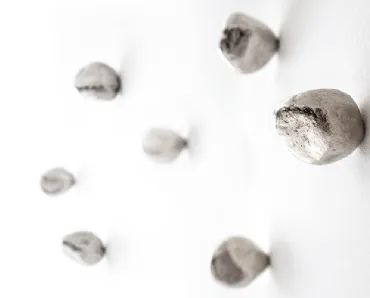 Appendiabiti Pepite in fusione di ottone finitura cromo di Minotti Italia
