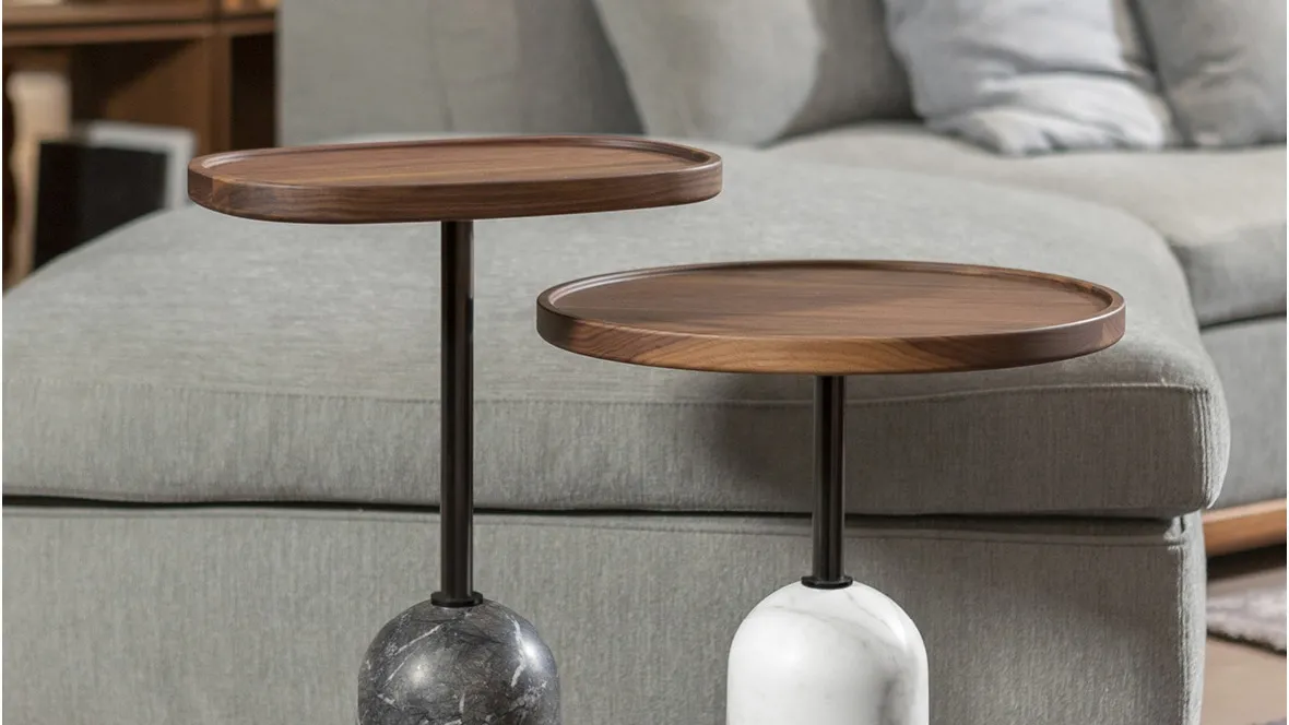 Tavolino in legno con base in marmo Ekero di Porada