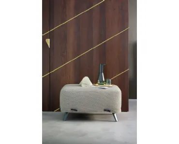 Pouf Cuff in tessuto con piedini in metallo di Bonaldo
