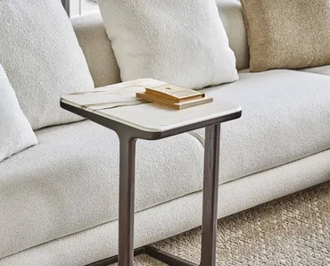 Tavolino con top in marmo e struttura in massello di frassino Script 45 di Porada