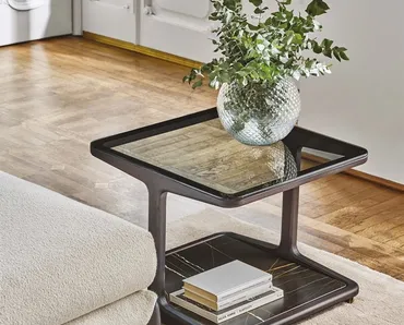 Tavolino in massello di frassino con piano superiore in cristallo e piano inferiore in marmo Script 150 di Porada