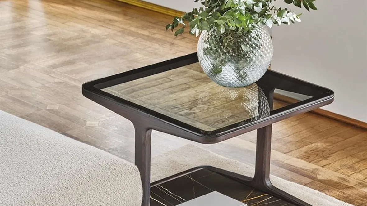 Tavolino in massello di frassino con piano superiore in cristallo e piano inferiore in marmo Script 150 di Porada