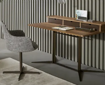 Scrittoio Nelson in legno con base in metallo di Bonaldo