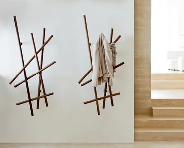 Appendiabiti in legno massello da parete Sketch di Porada