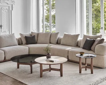 Tavolino Tillow con base in legno e top in marmo o vetro di Porada