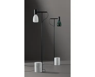 Lampada da terra Acquerelli in vetro soffiato con struttura in metallo e base in marmo di Bonaldo
