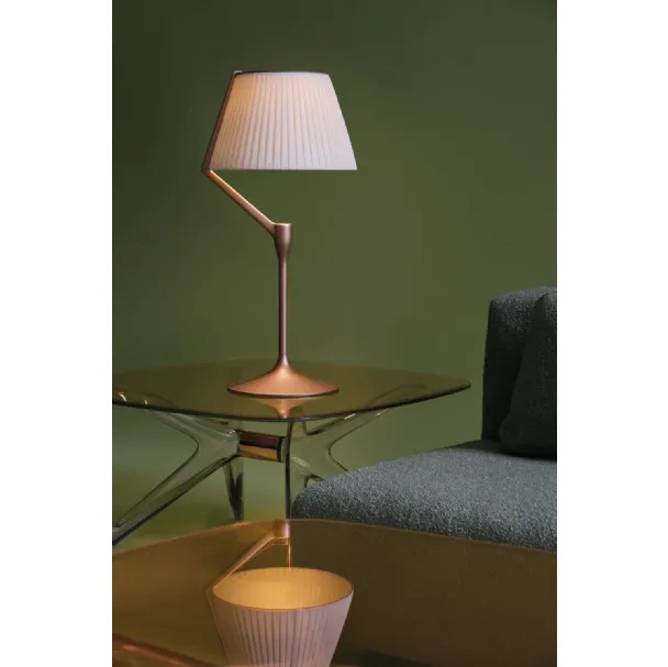 Lampada da tavolo Angelo Stone in alluminio con diffusore rivestito in tessuto di Kartell