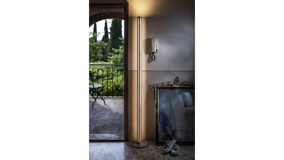 Lampada da terra Chiaroscura di Foscarini