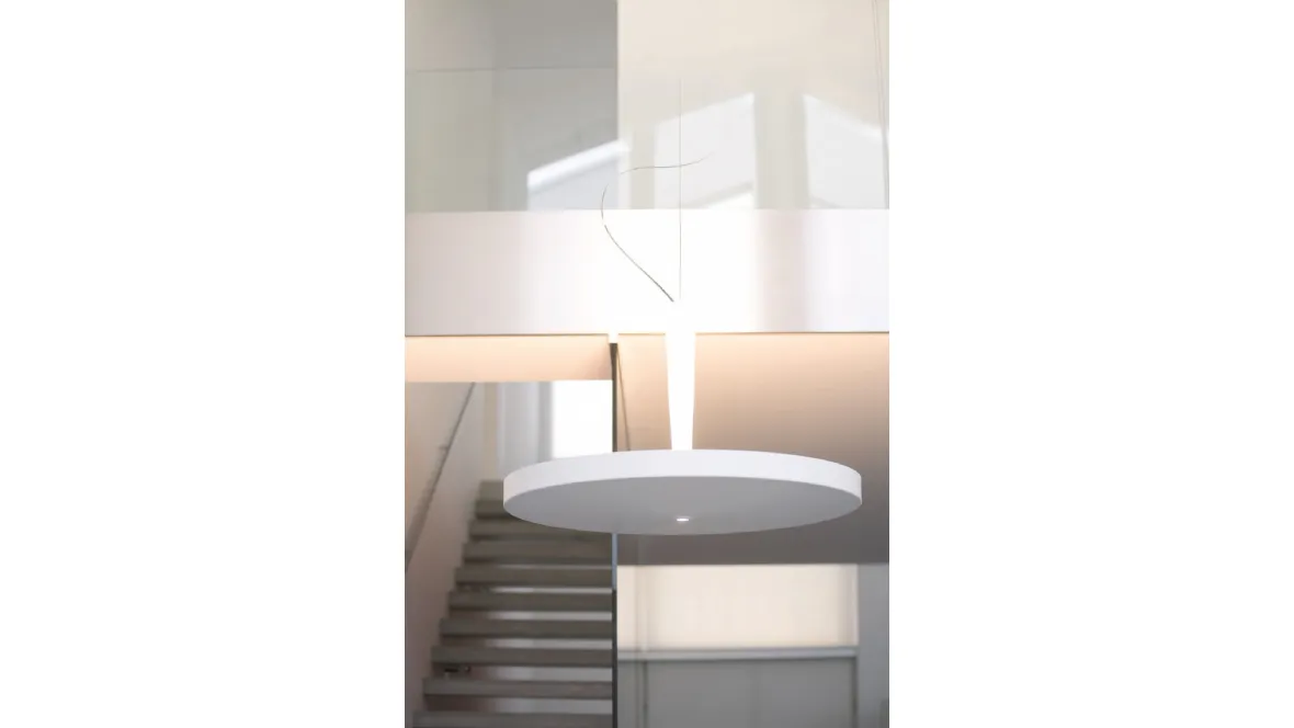Lampada a sospensione in alluminio verniciato bianco Equilibre di Prandina