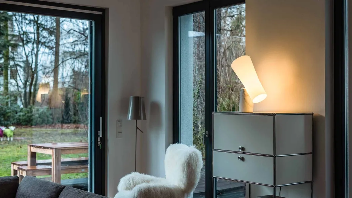 Lampada da tavolo Nile in vetro soffiato e marmo di Carrara di Foscarini