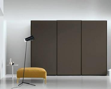 Armadio con ante scorrevoli Aria Gola di Kristalia