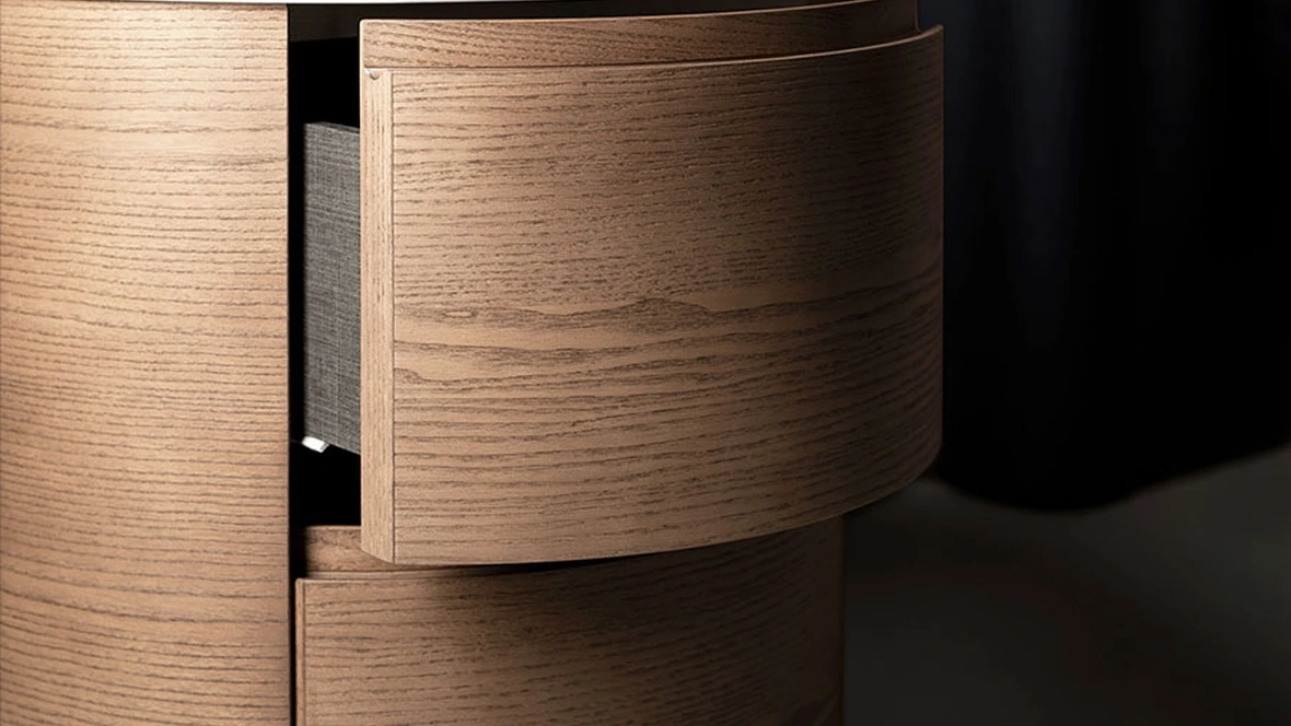 Comodino in legno Orbit con top in marmo di Kristalia