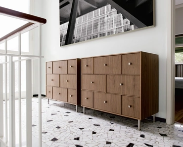 Cassettiera Rucellai in legno di Porada