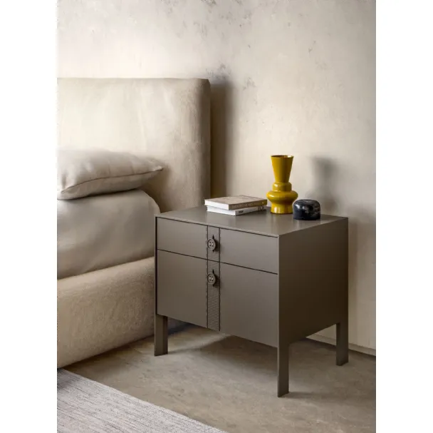 Comodino in legno e vetro Livre 2127 di Lago
