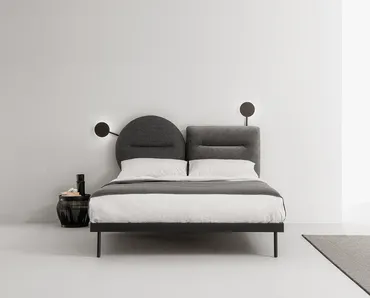 Letto con testiera in tessuto che si scompone in due forme da abbinare a piacere Bishape di Caccaro