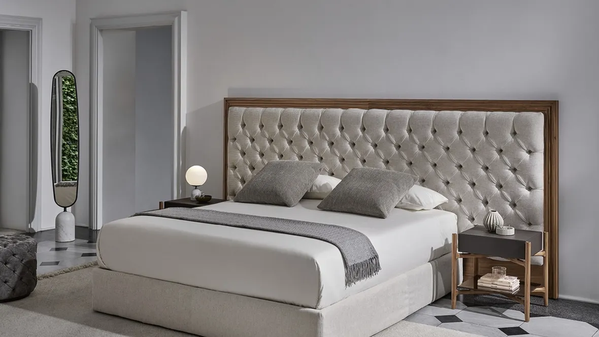 Letto imbottito Enya di Porada