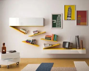 Libreria Diagolinea in laccato opaco con mensole inclinate di Lago