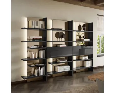 Libreria modulare da parete Pentagram 1457 in laccato lucido con luci a led integrate di Lago