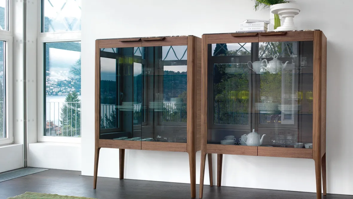 Madia Atlante 02 in noce canaletto e vetro di Porada