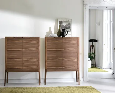 Madia in noce canaletto con ante battenti Atlante di Porada