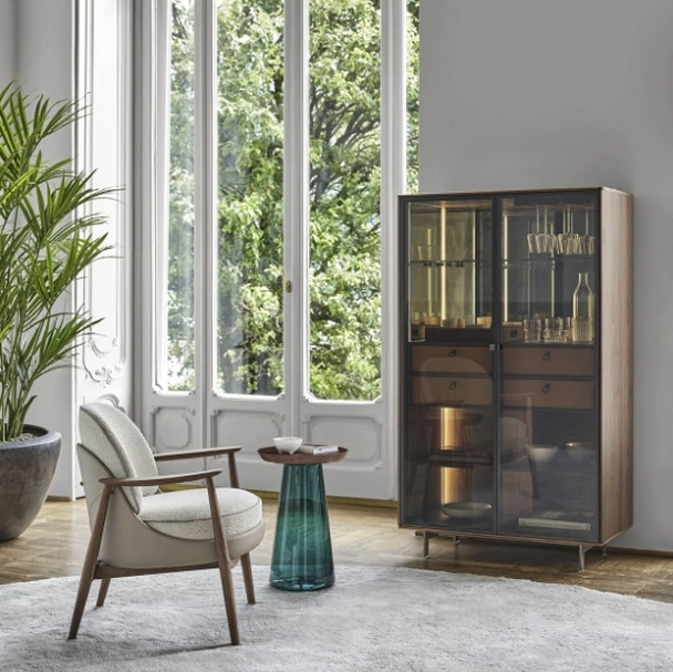 Madia Matics Bar in legno con ante in vetro di Porada