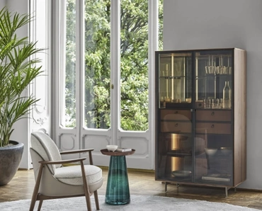 Madia Matics Bar in legno con ante in vetro di Porada