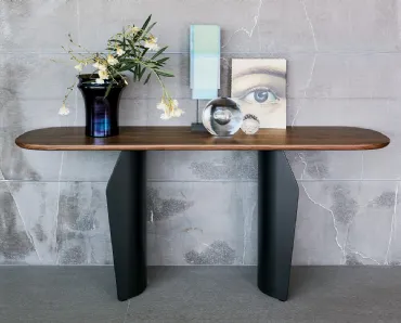 Mobile ingresso Flame Console con top in legno e base in metallo di Bonaldo