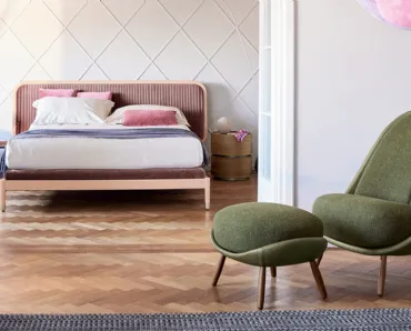 Poltroncina Calatea in tessuto imbottito di Pianca