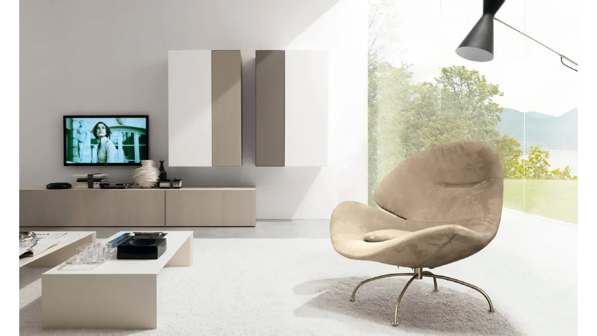 Poltrona di design in tessuto con base in metallo Cloè di Desirèe