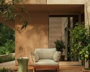 Poltrona AluAlu con cuscini imbottiti di Kristalia